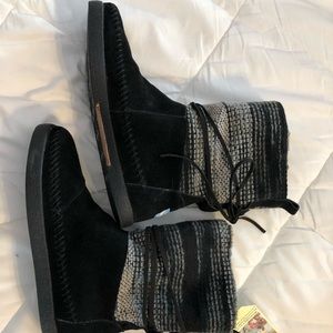 TOMS Nepal Boot black/gray  suede size 6